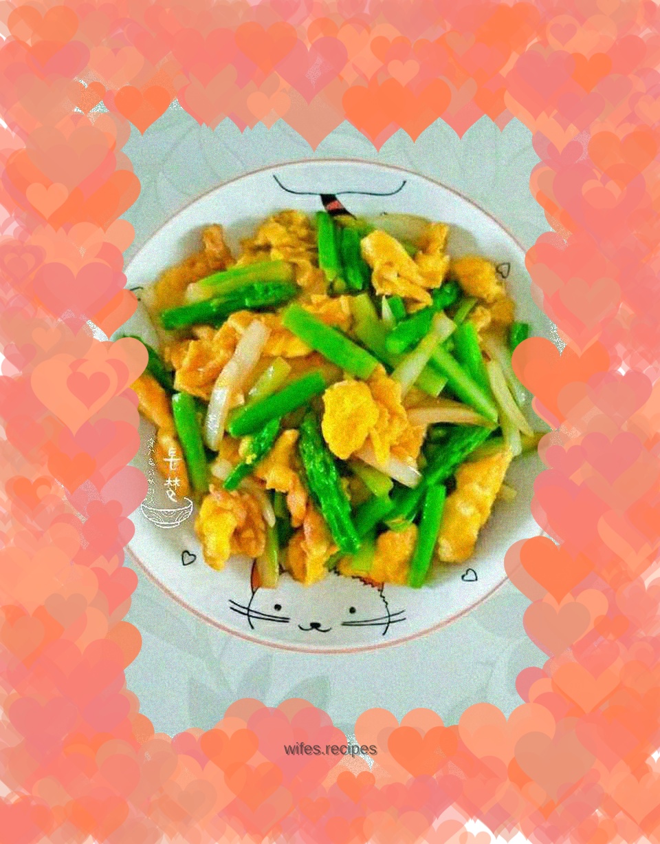 Asparagus, onions and fried eggs