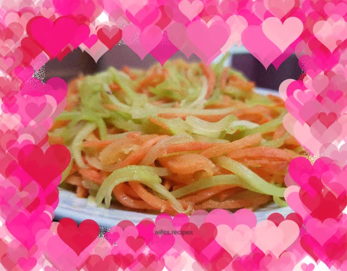 Stir-fried Shredded Carrots and Shredded Lettuce