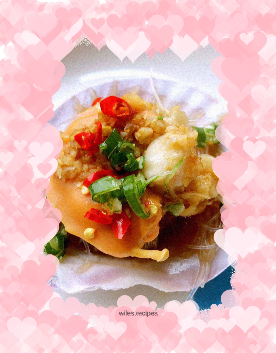 Steamed scallops with garlic vermicelli