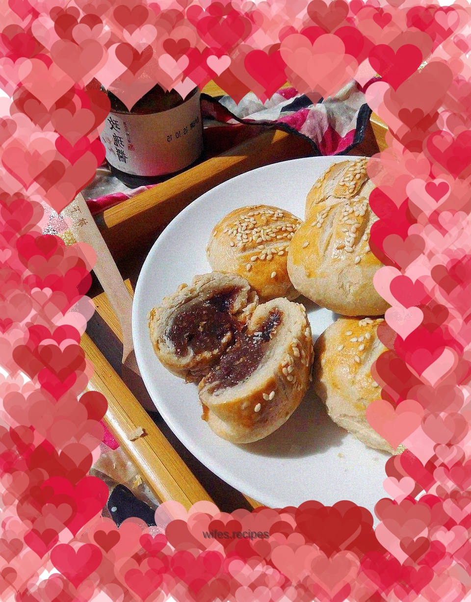 Wheat cake with rose sauce