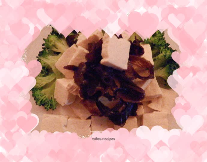 Tofu mixed with broccoli
