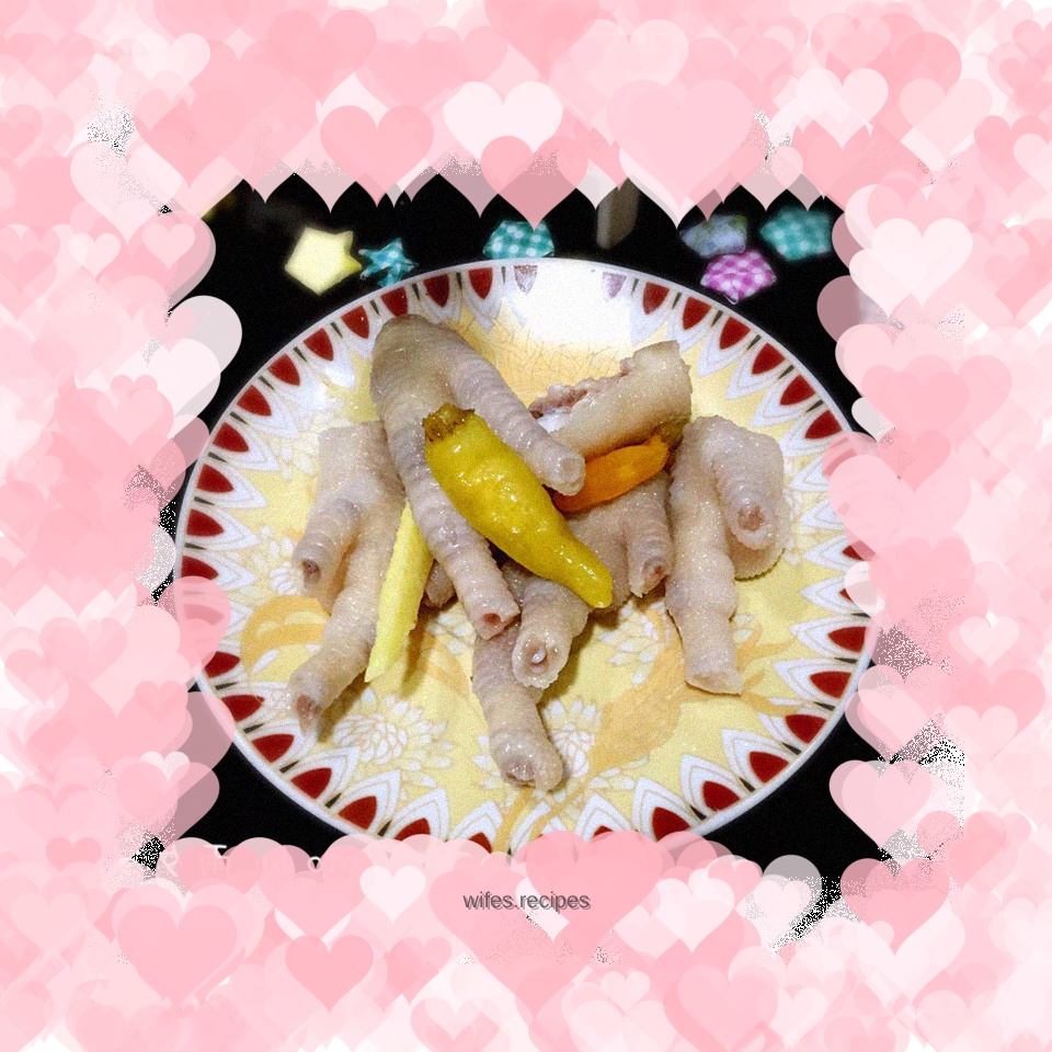 Homemade pickled pepper chicken feet