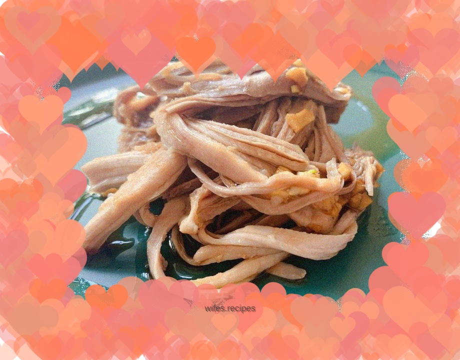 Shredded pork elbows with garlic paste