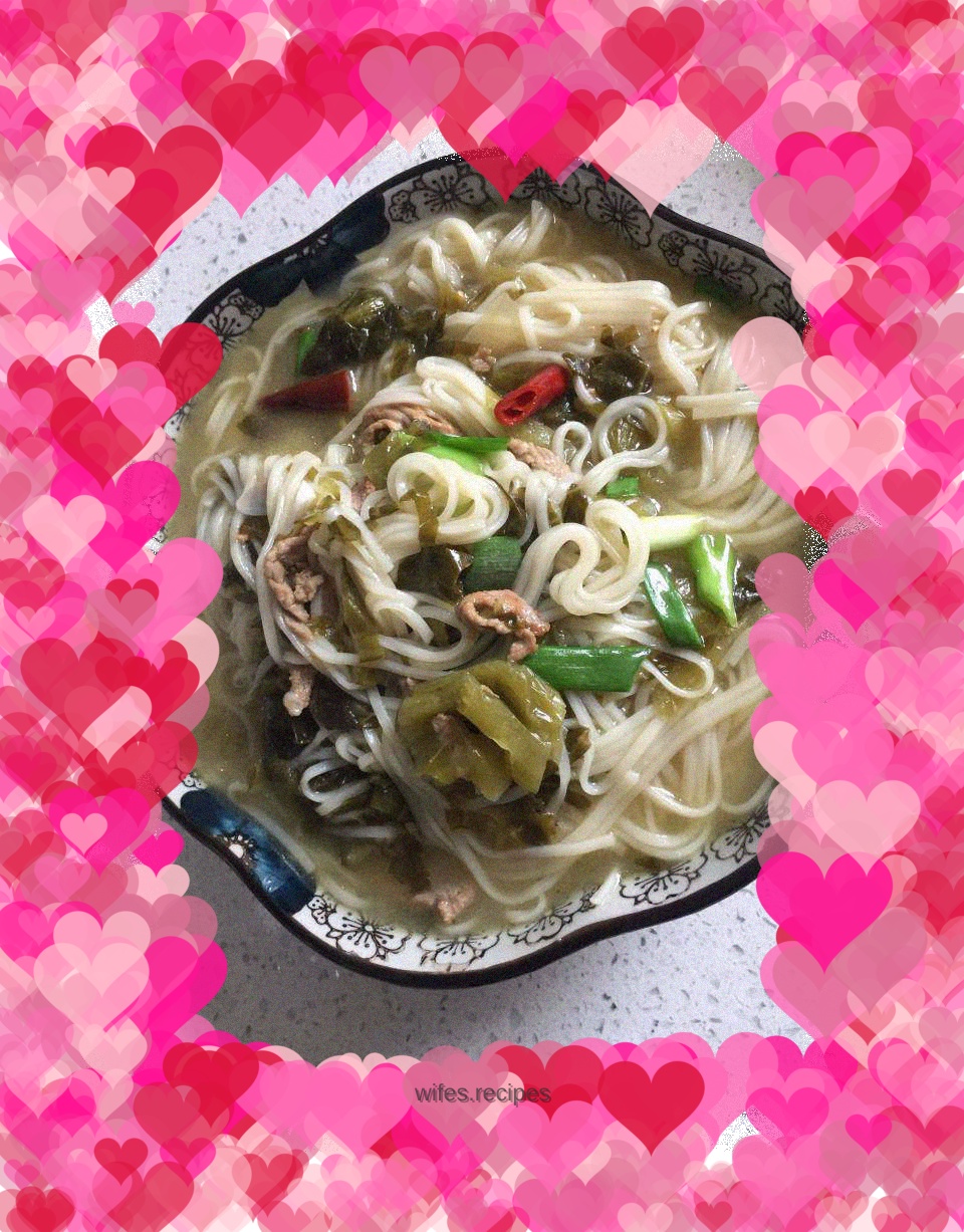 Sauerkraut and shredded pork noodles (beef)