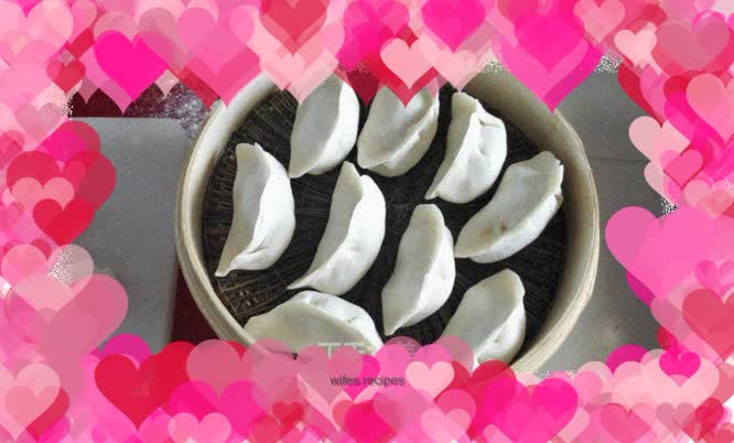 Steamed dumplings stuffed with pickled cabbage