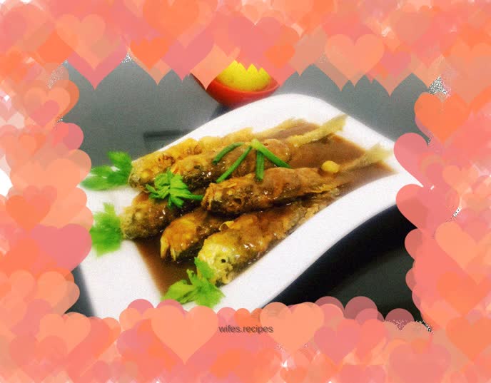 Fried small yellow croaker