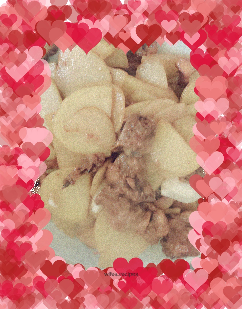 Home-style simple fried chicken with potato chips