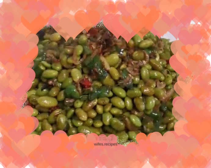 Spicy fried shrimp skin and edamame