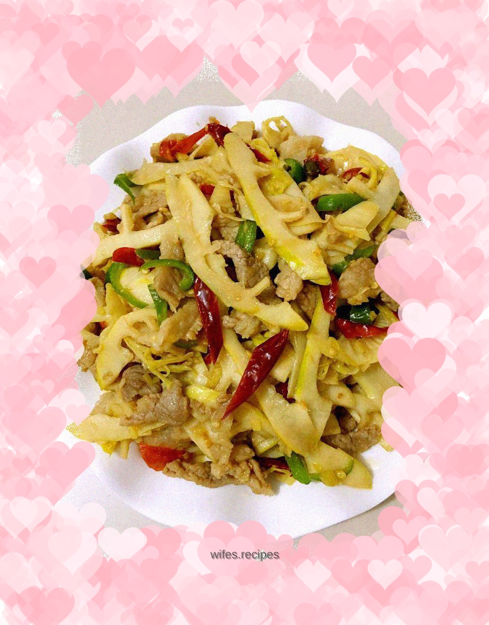 Bamboo shoots and meat slices