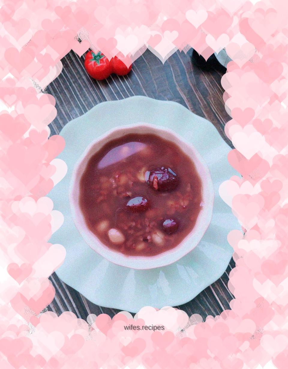 Red dates, black rice and peanut porridge